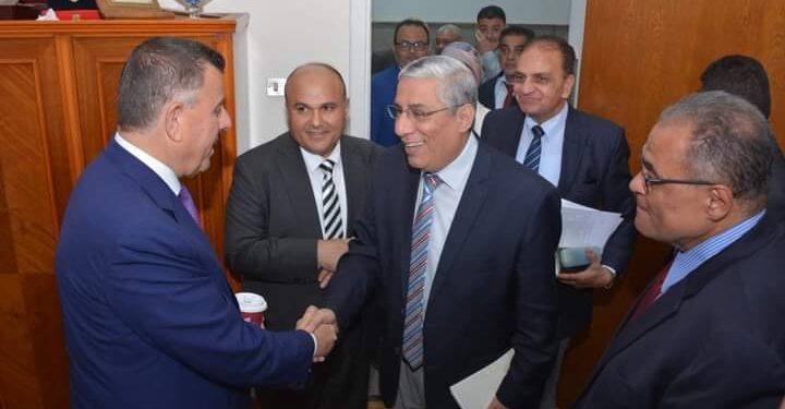 رئيس جامعة عين شمس يفتتح قاعة المحاكمات بكلية الحقوق