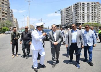 محافظ الغربية يناقش مقترحات الاتجاهات المرورية للمحاور الجديدة