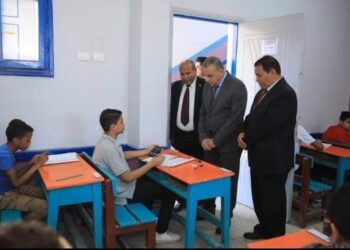 محافظ سوهاج يتفقد لجان امتحانات الشهادة الإعدادية