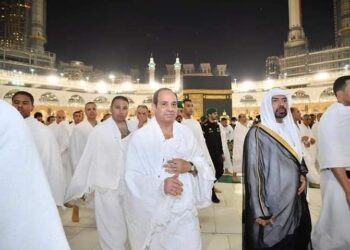 الرئيس عبد الفتاح السيسي يؤدى مناسك العمرة