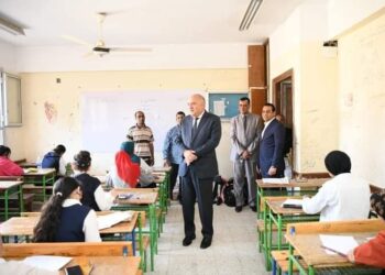 محافظ قنا يتفقد امتحانات الشهادة الإعدادية