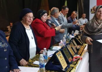 الشعب الجمهورى يحتفل بالعمال المثاليين فى القليوبية