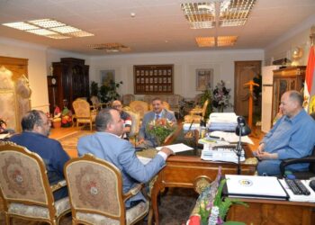 محافظ أسيوط يؤكد دعمه فتح معارض الحرف اليدوية