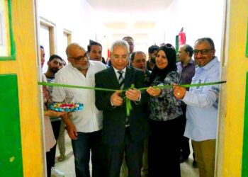 رئيس جامعة المنيا يفتتح المعارض الطلابية بفنون المنيا