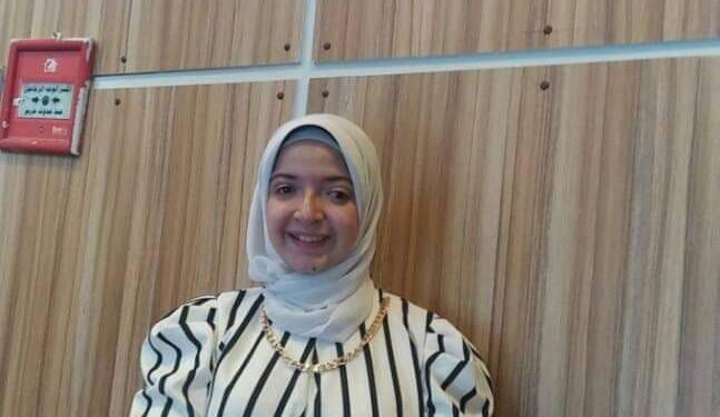 فتاة تنتقل من الغناء إلي الإنشاد الديني