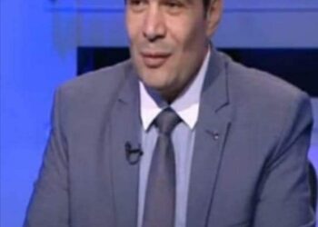 الجامعة الأمريكية للعلوم تكرم الدكتور أحمد الشامى بدرع التميز