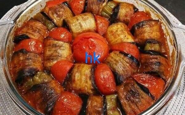 رولات البدنجان باللحم المفرومة.