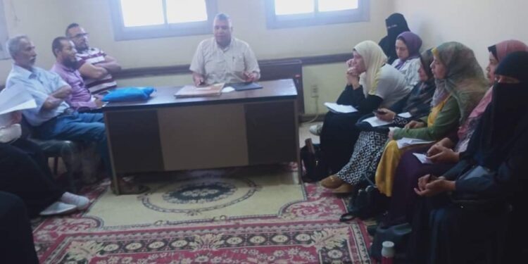 صحة ابشواى تعقد اجتماعها الأسبوعي لمناقشة تطوير مستوى الأداء للعاملين