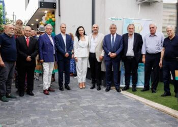 حصريا  لجريدة حكاية وطن قصة نجاح الجراح البروفيسور العالمى د.مازن الفرا ابن خانيوس برومانيا