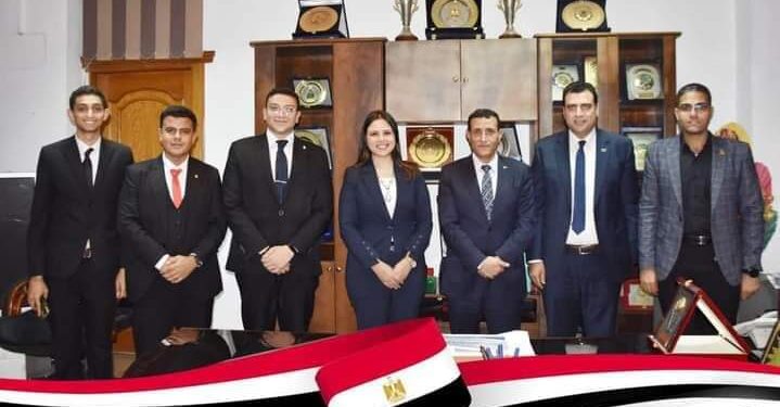 وطن واحد ضد الأمية . بالعلم والمال يبني الناس ملكهم