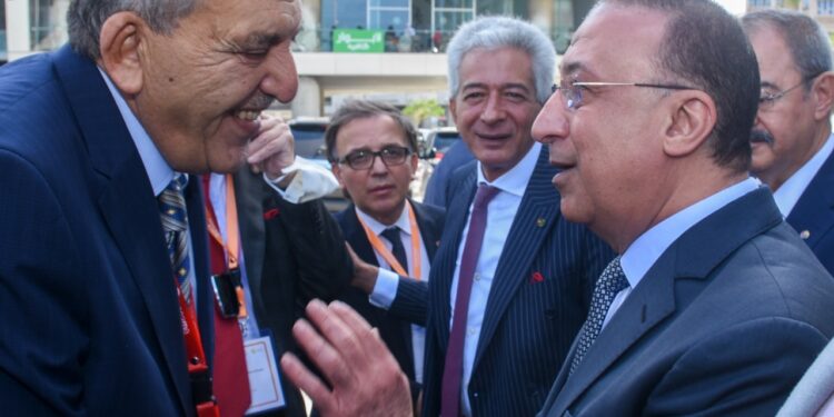 محافظ الإسكندرية يهنىء الغرفة التجارية المصرية بالإسكندرية بمناسبة حصولها على جائزة أفضل غرفة في العالم لعام 2023