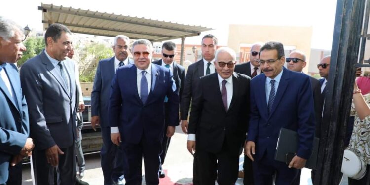 وزير التربية والتعليم في زيارة مفاجئة لمحافظة البحر الأحمر لمتابعة امتحانات الثانوية العامة