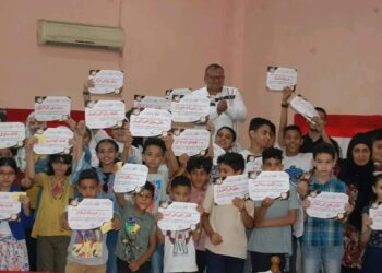 الجحر يكرم أبناء السنانية فى الرسم والانشاد الديني 