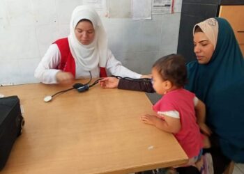 بالصور « راضي رشاد » يتابع أعمال الفرق الطبية المشاركة في مبادرة 100 يوم صحة بأبشواي