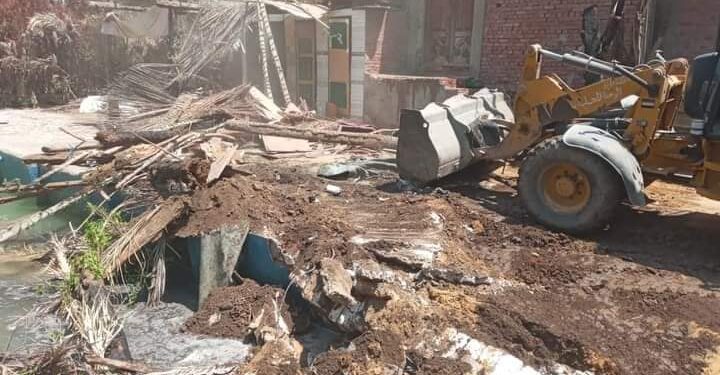 إزالة تعديات علي مساحه ٧٣ الف م٢ أراضي أملاك دولة متعدي عليها بمركز البدرشين ضمن المرحلة الثالثة للموجة الـــ 21