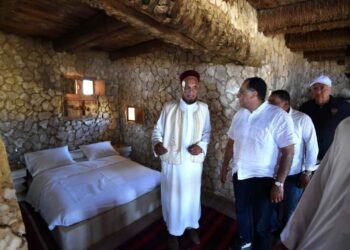 مدبولي يتفقد أحد المنتجعات السياحية البيئية الشهيرة بالواحة