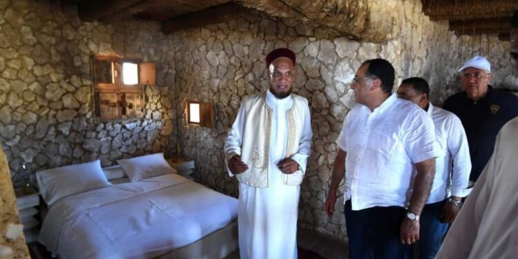 مدبولي يتفقد أحد المنتجعات السياحية البيئية الشهيرة بالواحة