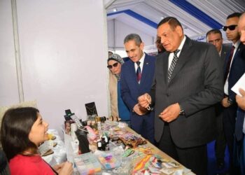 وزير التنمية المحلية ومحافظ الغربية يفتتحان معرض صنع في الغربية للمنتجات اليدوية