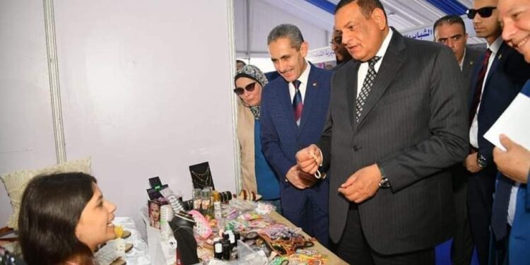 وزير التنمية المحلية ومحافظ الغربية يفتتحان معرض صنع في الغربية للمنتجات اليدوية
