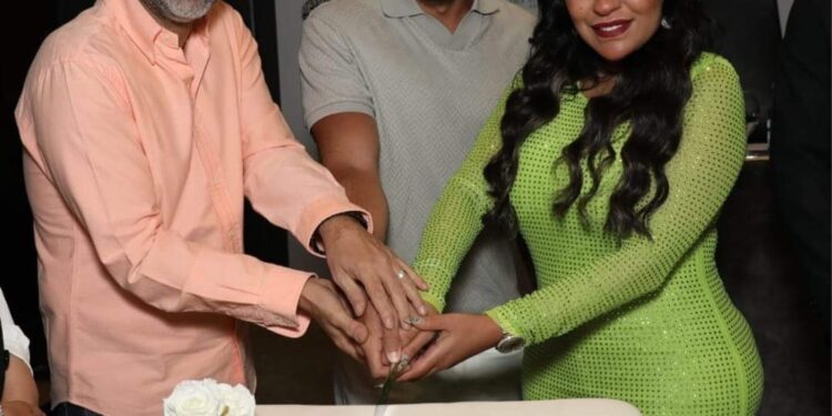 رشا الظنحاني تتعاقد مع المخرج احمد نور علي فيلمين ومع ميمي فؤاد علي إنتاج 21 أغنية لأحمد الروبي 