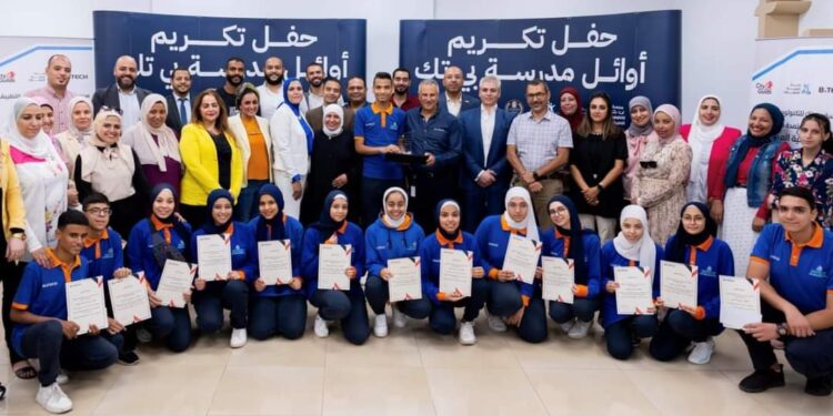 بي تك” تكرم المتفوقين وتحتفل بالطالب الأول خريج مدرسة “بي تك” للتكنولوجيا