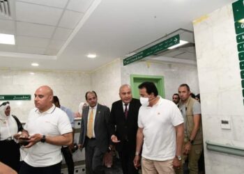 وزير الصحة ومحافظ قنا يتفقدان مشروع الامتداد الجديد