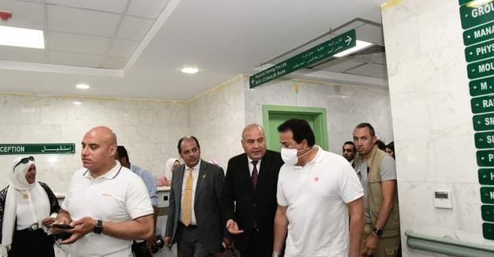 وزير الصحة ومحافظ قنا يتفقدان مشروع الامتداد الجديد