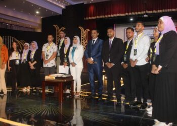 الشباب والتحديات أحلم بأشياء تستطيع تحقيقها