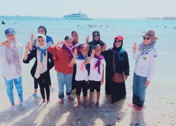 مرشدات البحر الأحمر ينفذوا معسكر خدمة عامة بشاطئ العائلات