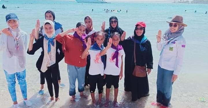مرشدات البحر الأحمر ينفذوا معسكر خدمة عامة بشاطئ العائلات