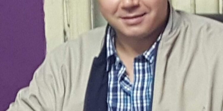 الجبناء لا يرون إلا طواحين الهواء