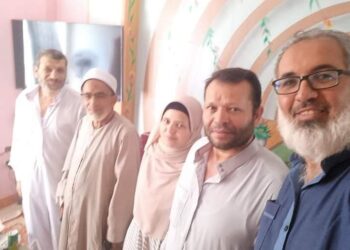 مدير الإدارة الأزهرية بالعاشر من رمضان يهنئ الأوائل