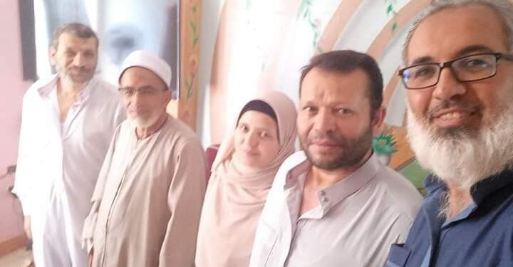 مدير الإدارة الأزهرية بالعاشر من رمضان يهنئ الأوائل