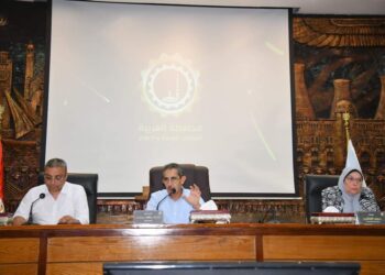 رحمي يجتمع بمديري الهيئات والشركات ورؤساء المراكز والمدن