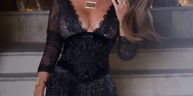 نيللي مقدسي تحصد نجاح الحلو طل على المسرح