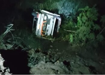 متابعة لحادث اصابة 16شخص إثر انقلاب سيارة ميكروباص داخل ترعة