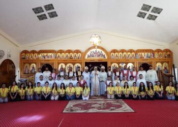 تواضروس الثاني يصلي  مع شباب ملتقي لوجوس الثالث 