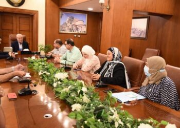 محافظ بورسعيد يتابع مستجدات العمل في منطقة الزهراء