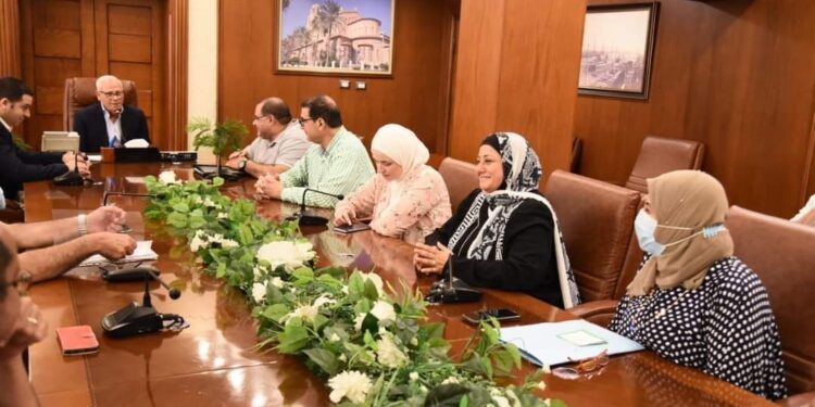 محافظ بورسعيد يتابع مستجدات العمل في منطقة الزهراء
