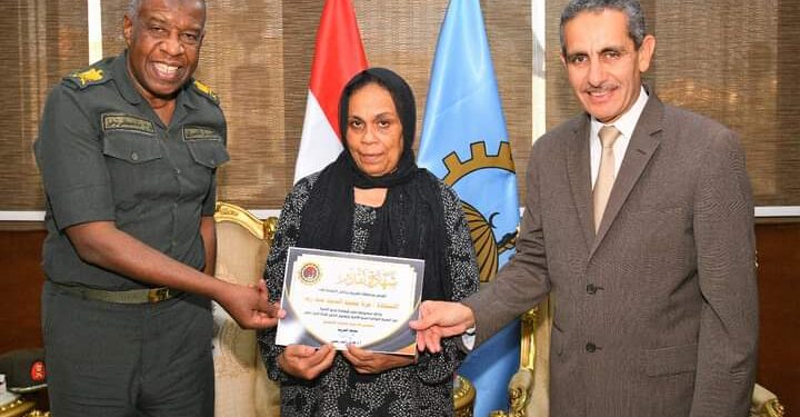 تكريم أكبر الحاصلين على شهادة محو الأمية بالغربية