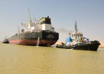 الملاحة تعاود انتظامها بقناة السويس