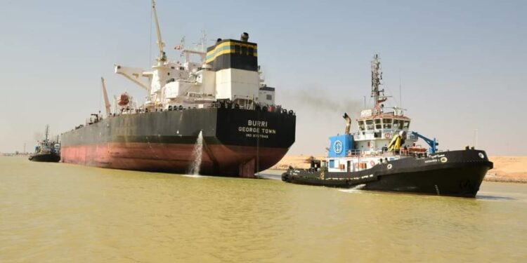 الملاحة تعاود انتظامها بقناة السويس