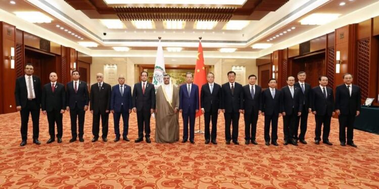 وفد البرلمان العربي يوقع مذكرة تعاون مع البرلمان الصيني