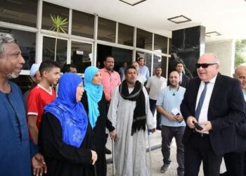 محافظ قنا يستقبل الفوج الرابع من ذوى الهمم