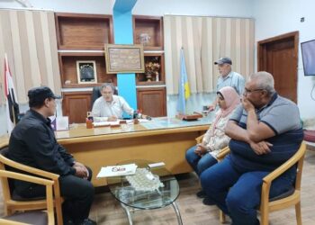 محافظ الإسكندرية: يؤكد على استمرار عقد لقاءات جماهيرية بالمواطنين على مستوى الأحياء للاستماع  لهم ومناقشة مطالبهم