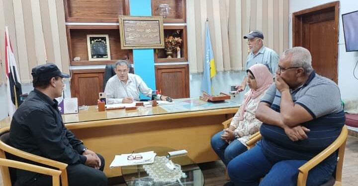 محافظ الإسكندرية: يؤكد على استمرار عقد لقاءات جماهيرية بالمواطنين على مستوى الأحياء للاستماع لهم ومناقشة مطالبهم