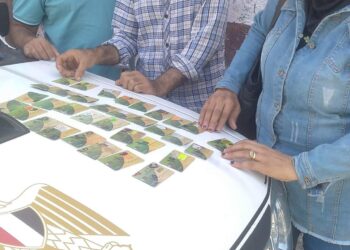 عاااااجل ضبط بطاقات تموينية بأحد المخابز البلدية