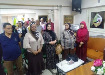 شعراء وفناني الاسكندرية يبدعون بصالون لمياء حمدي    جرامون والمصري بصالون لمياء بنادي قتة بالاسكندرية 