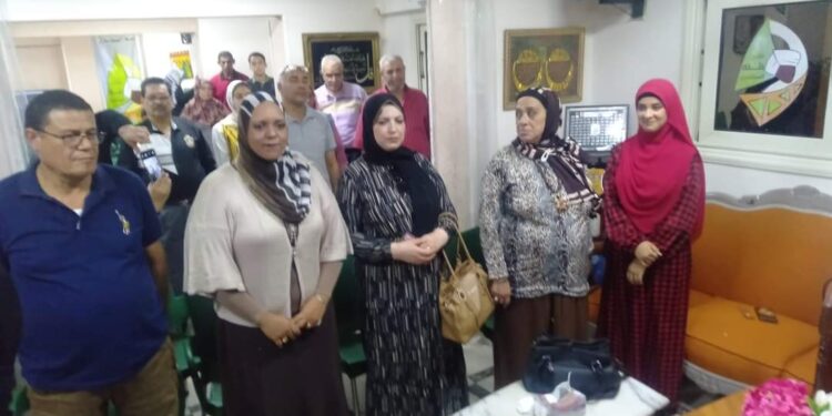 شعراء وفناني الاسكندرية يبدعون بصالون لمياء حمدي    جرامون والمصري بصالون لمياء بنادي قتة بالاسكندرية 