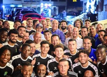 مأدبة عشاء بأحد المطاعم الشهيرة يقيمها مصيلحي  بحضور مجلس الإدارة واللاعبين والجهاز الفني